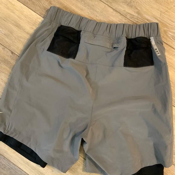 Saucing men’s layered compression workout shorts. Size M - Picture 3 of 5